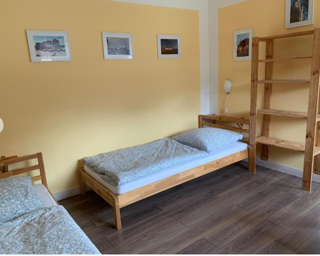 Double or twin room with two single beds